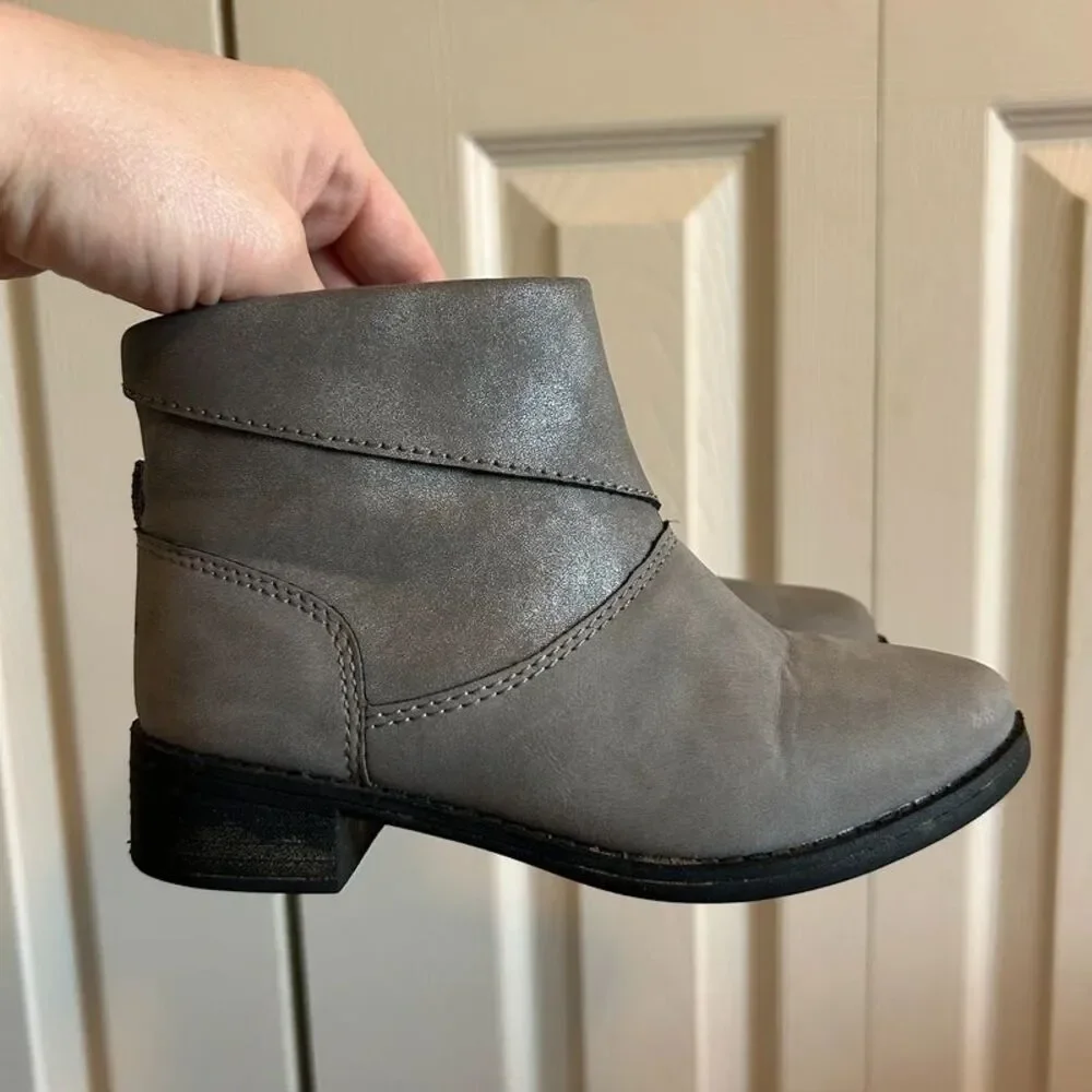 Toddler Sz 11 Girls OshKosh Grey Boots Fall Back To School
